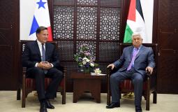 الرئيس محمود عباس يعقد جلسة مباحثات مع نظيره البنمي