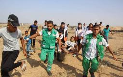  الخدمات الطبية تسعف عشرات المواطنين وتستنكر اعتداءات الاحتلال