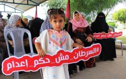 طفلة تشارك في فعالية تضامنية مع مرضى السرطان في غزة