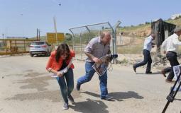 الاحتلال يقمع مسيرة للصحفيين على حاجز قلنديا