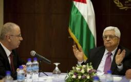 الرئيس الفلسطيني محمود عباس بجواره رامي الحمدالله رئيس الوزراء السابق
