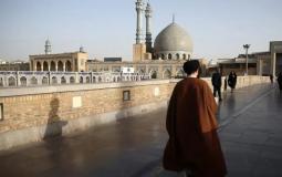 رغم كورونا.. السلطات الإيرانية تعيد فتح المساجد والمزارات الدينية