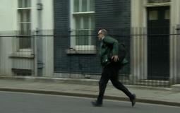 لحظة هروب كبير مسؤولي رئيس وزراء بريطانيا.jpg