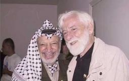 أوري أفنيري  مع  الرئيس الراحل ياسر عرفات