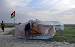 مواطنون نصبوا خيمة استعدادا لمسيرة العودة