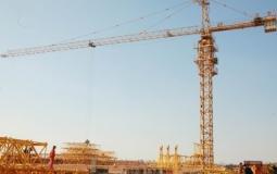 شاهد: سقوط رافعة بناء عملاقة على طريق مزدحم