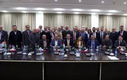 رئيس الوزراء محمد اشتية خلال اجتماع مع مع مدراء مديريات الصحة