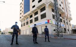 الشرطة الفلسطينية أثناء فرض حظر التجول في غزة