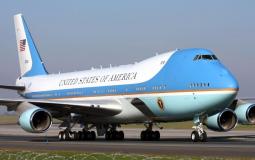 طائرة نائب الرئيس الأمريكي تضطر للهبوط بعد إقلاعها والسبب طائر!