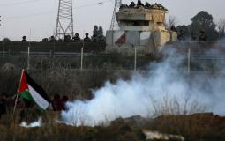 الاحتلال يستهدف الفلسطينيين بقنابل الغاز