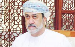 شاهد: لهذا السبب رفض سلطان عمان الجديد مصافحة محمد بن زايد