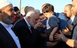 هنية يؤدي صلاة العيد في مخيم العودة شرق غزة