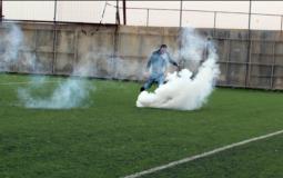 إصابة لاعبين جراء إطلاق الاحتلال قنابل غاز في محيط ستاد الخضر