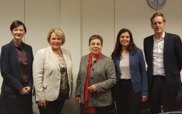 حنان عشراوي تلتقي وفد برلماني نمساوي