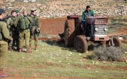 قوات الاحتلال تطرد مزارع