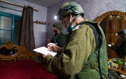 جيش الاحتلال يأخذ قياسات منزل فلسطيني