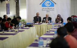 وزير العمل مأمون أبو شهلا يتحدث خلال لقاء نظمه بيت الصحافة للإعلاميين