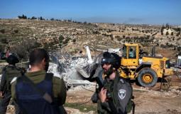 آليات الاحتلال الاسرائيلي تهدم منازل مواطنين