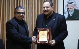 الوزير صيدم يكرم ممثل الهند لدى فلسطين