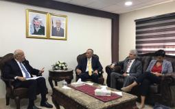 عريقات يلتقي نيكولاي ملادينوف ووفود أجنبية