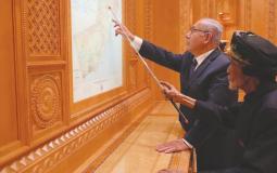 سلطان قابوس بن سعيد اثناء لقائه برئيس الوزراء الإسرائيلي بنيامين نتنياهو في مسقط الأسبوع الماضي