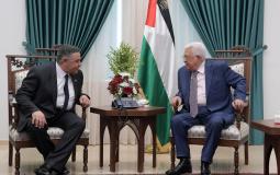 مصر أبلغت الرئيس الفلسطيني محمود عباس بوقف مباحثات التهدئة في غزة بين حماس وإسرائيل