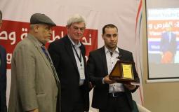 الشاب أحمد الباشا  فاز بجائزة أفضل مبادرة توعوية عن مكافحة المخدرات