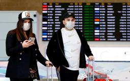مسافرون في مطار بن غوريون يضعون الكمامات تحسبا لكورونا