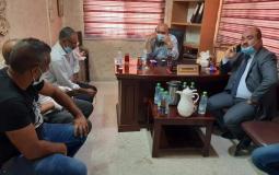 محافظ جنين ومدير الصحة يتفقدان قرية فحمة