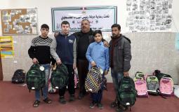 اللواء أبو وردة يشرف شخصيا على توزيع حقائب مدرسية وقرطاسية مقدمه من الحكومة