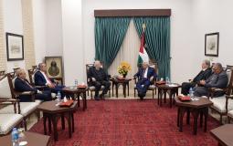  لقاء الرئيس عباس ورئيس لجنة الانتخابات حنا ناصر