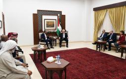 الرئيس عباس يدعو أهالي الخان الأحمر للثبات والصمود
