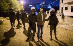 جيش الاحتلال يعتقل شابا فلسطينيا