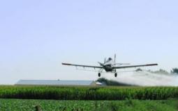 طائرة إسرائيلية ترش مبيدات حشرية مسرطنة قرب غزة -ارشيف-