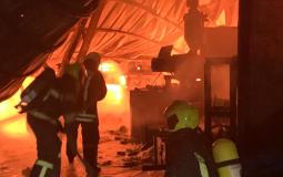الدفاع المدني يسيطر على حريق اندلع بمصنع في الخليل