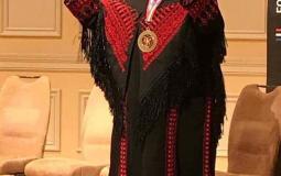 فريال غنيم فلسطينية تحصل على أعلى ميدالية شرف أميركية