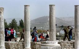 عشرات المستوطنين يقتحمون الموقع الأثري في سبسطية - أرشيف