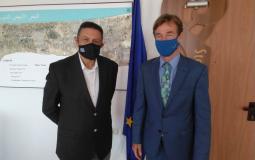 العمري يطلع ممثل الاتحاد الأوروبي على أهمية محطة قلنديا لتحقيق الأمن الكهربائي