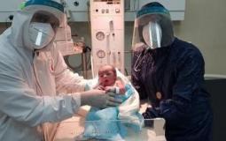 ولادة أول طفل فلسطيني من أم مصابة بفيروس كورونا