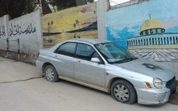 مستوطنون يتلفون إطارات مركبات ويخطون شعارات عنصرية غرب رام الله