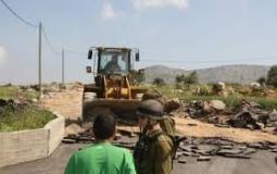 قوات الاحتلال الإسرائيلي تستولي على جرافة- ارشيفية