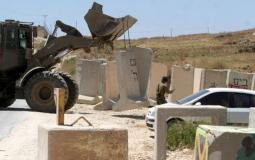 الاحتلال اغلق مدخل دير نظام بالمكعبات الاسمنتية قبل أيام