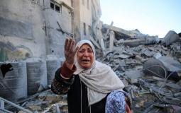 فلسطينية غاضبة دمر الاحتلال منزلها في غزة الليله الماضية