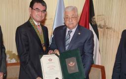 الرئيس عباس ووزير الدفاع الياباني