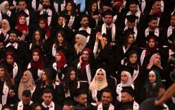 طلاب فلسطينيون يشاركون بحفل تخرجهم بجامعة بير زريت في رام الله