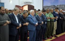 الرئيس محمود عباس يؤدي صلاة عيد الأضحى