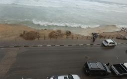 تآكل جرف الشاطئ في شارع البحر غرب غزة