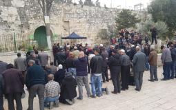 المقدسيون في المسجد الاقصى
