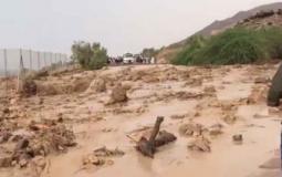 تواصل عمليات البحث عن المفقودين بحادثة البحر الميت