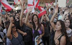 وصلة دبكة لفنان وزوجته خلال مظاهرات لبنان